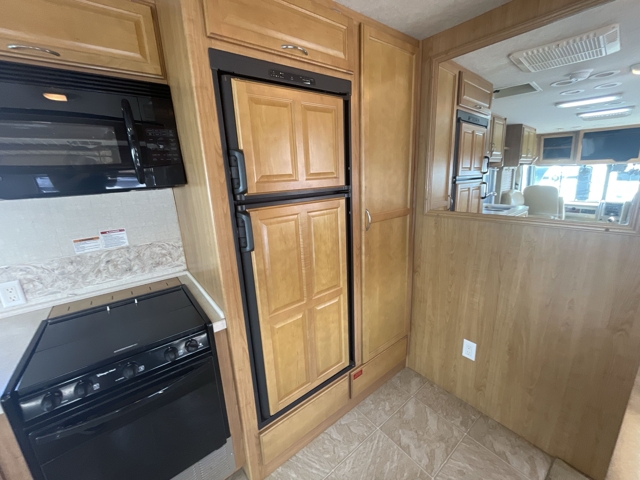 2007 Fleetwood Bounder 36Z — photo 8 of 8