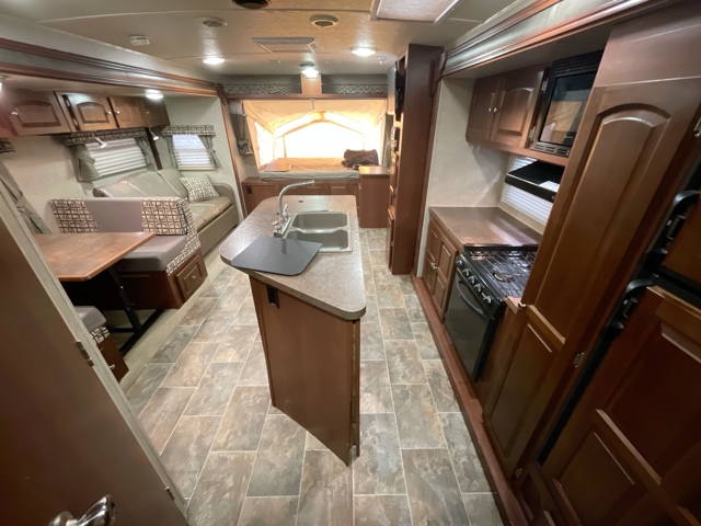 2015 Forest River Rockwood Roo 23IKSS — photo 3 of 7