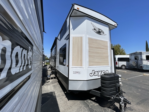 RV carousel image 1