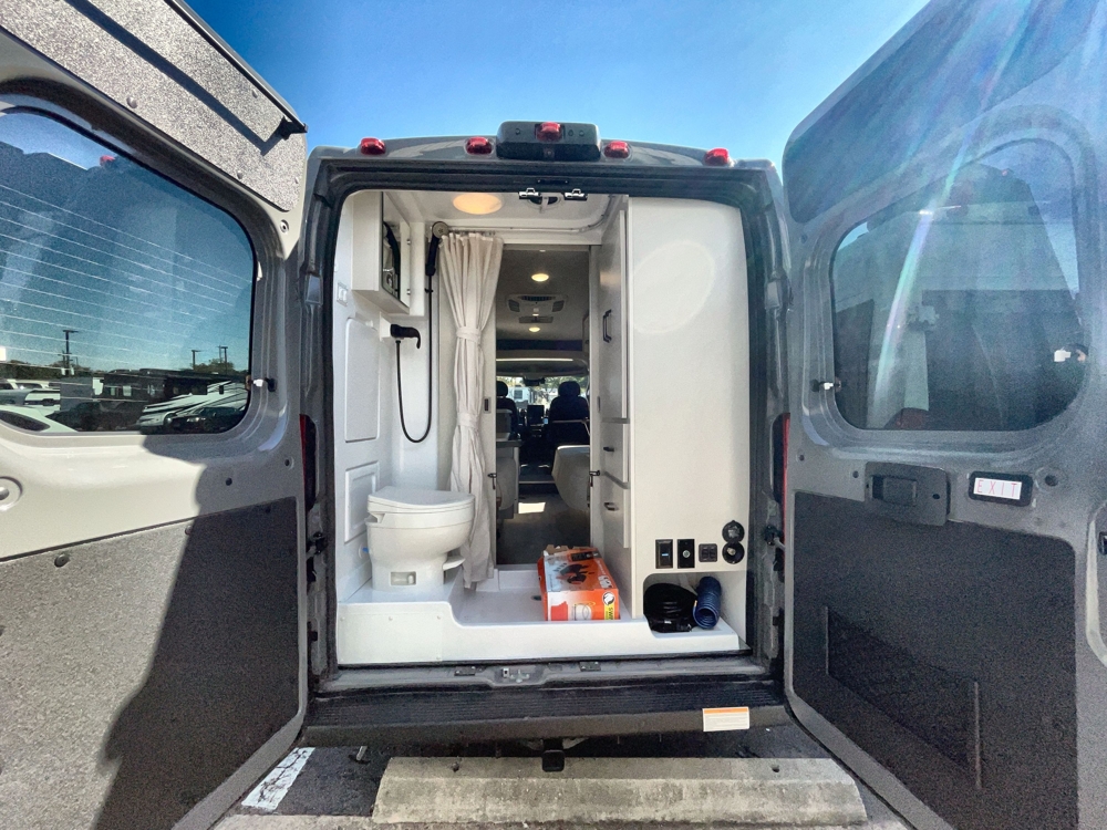 2025 Thor Dazzle 2LB - Stock #2737199Z | Manassas, VA | Camping World