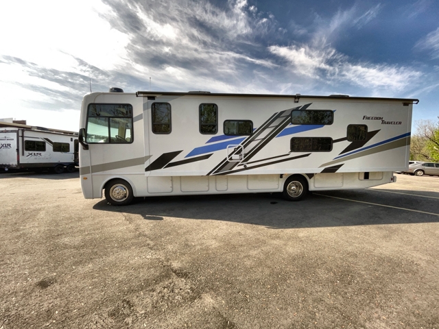 2025 Thor Freedom Traveler A32 — photo 6 of 8