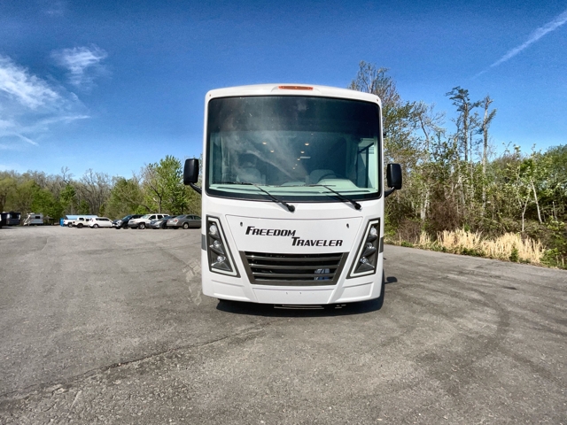 2025 Thor Freedom Traveler A32 — photo 5 of 8