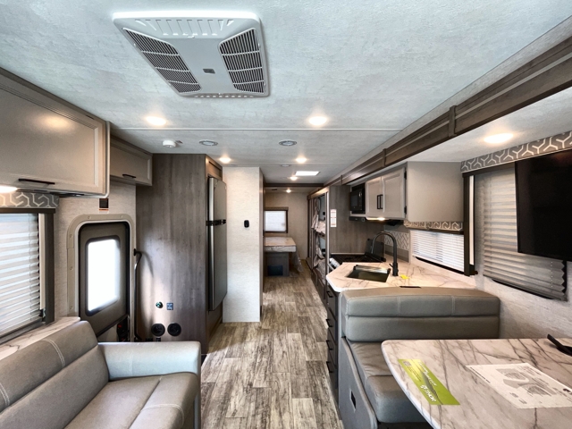 2025 Thor Freedom Traveler A32 — photo 3 of 8
