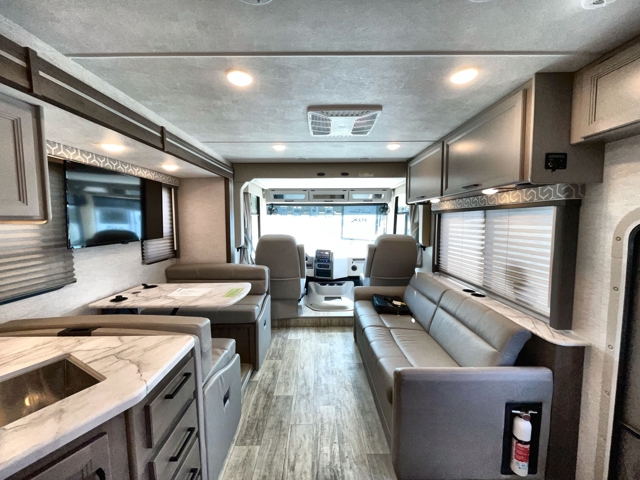 2025 Thor Freedom Traveler A32 — photo 4 of 8