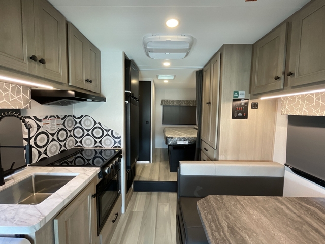 2026 Forest River Sunseeker LE 2250SF — photo 4 of 8