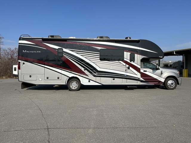 2022 Thor Magnitude SV34 — photo 7 of 8