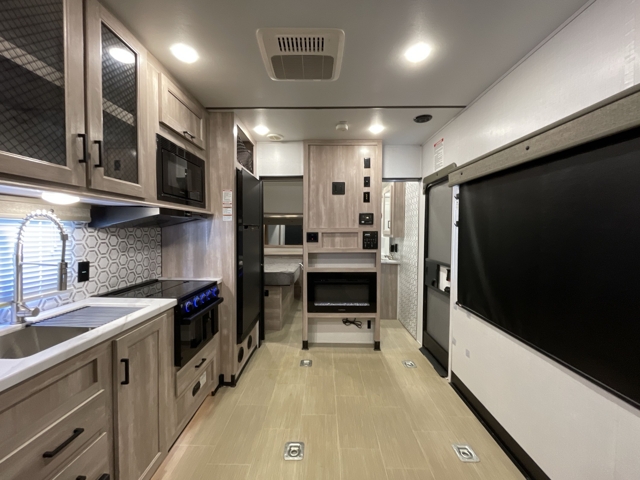 2023 Forest River XLR Boost 21XLRX — photo 4 of 8