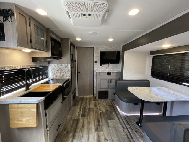2022 Coleman Coleman Light 1855RB — photo 4 of 8