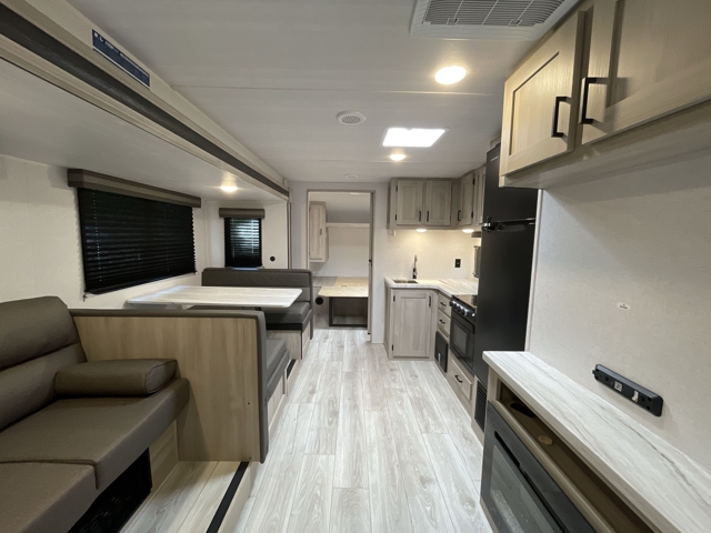 2025 East To West Silver Lake 2600RB — photo 3 of 8