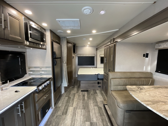 2022 Dynamax Isata 3 24RW — photo 3 of 8