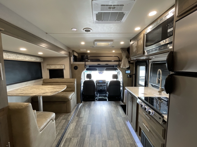 2022 Dynamax Isata 3 24RW — photo 4 of 8