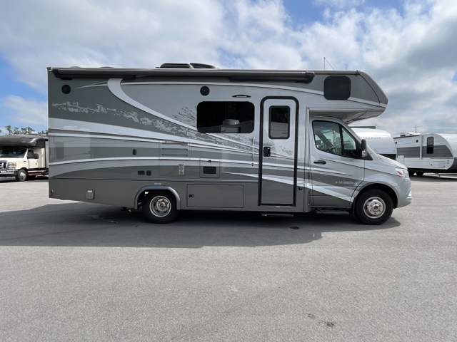 2022 Dynamax Isata 3 24RW — photo 7 of 8