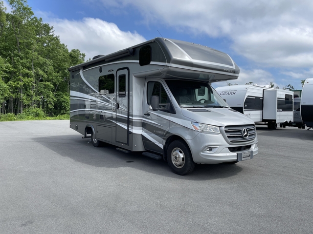 2022 Dynamax Isata 3 24RW — photo 1 of 8