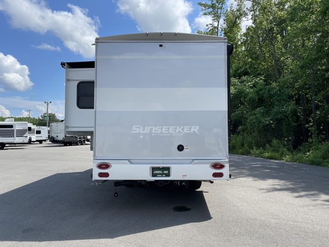 2022 Forest River Sunseeker MBS 2400B — photo 8 of 8
