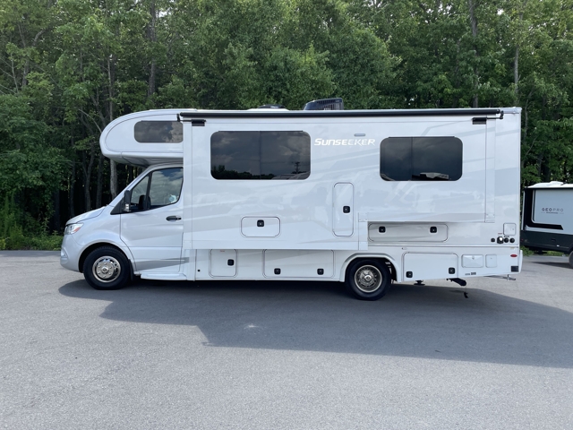 2022 Forest River Sunseeker MBS 2400B — photo 6 of 8