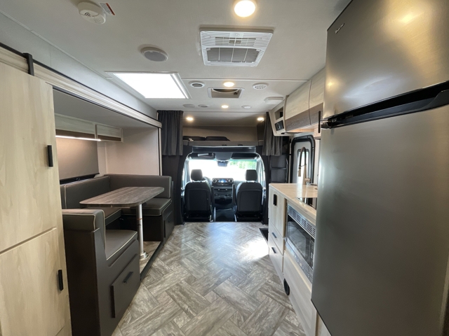 2022 Forest River Sunseeker MBS 2400B — photo 4 of 8