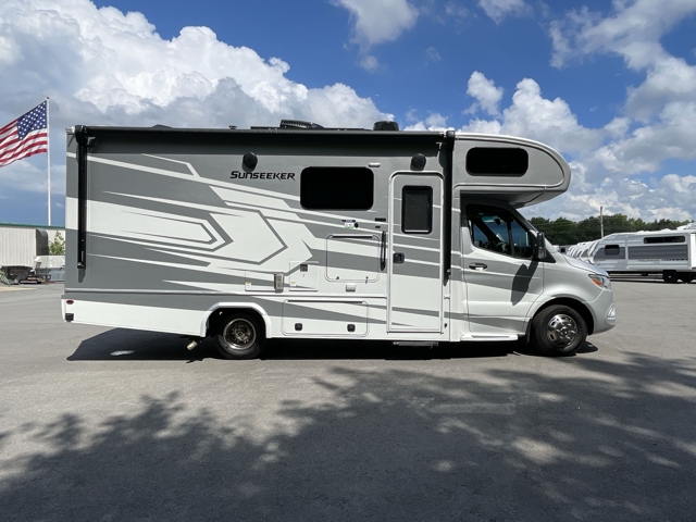 2022 Forest River Sunseeker MBS 2400B — photo 7 of 8