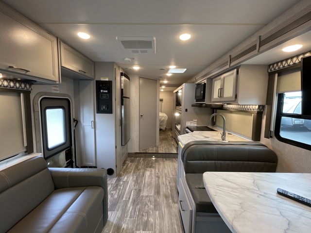 2023 Thor Geneva 31VA — photo 2 of 8