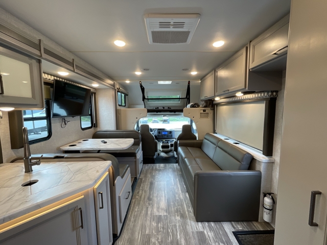 2023 Thor Geneva 31VA — photo 3 of 8