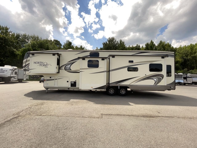 2020 Jayco North Point 377RLBH — photo 6 of 8