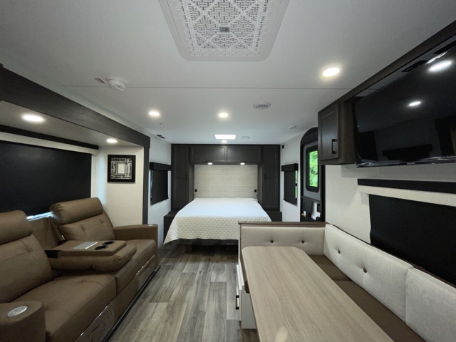 2026 Venture RV Stratus 221VRK — photo 3 of 8