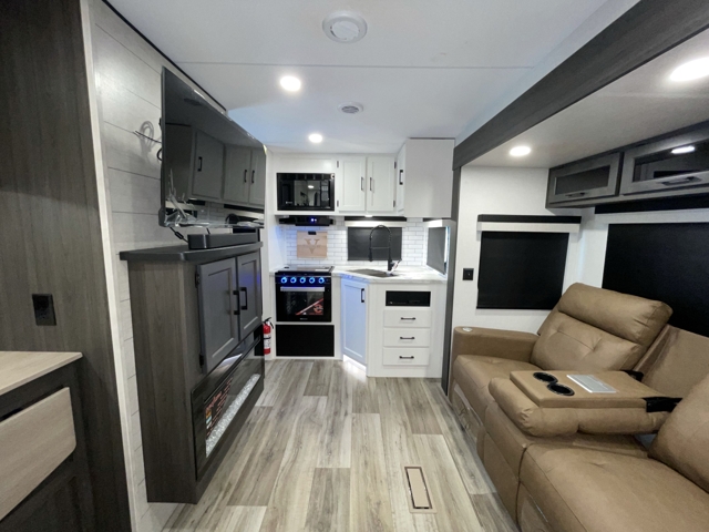 2026 Venture RV Sporttrek 251VRK — photo 3 of 8