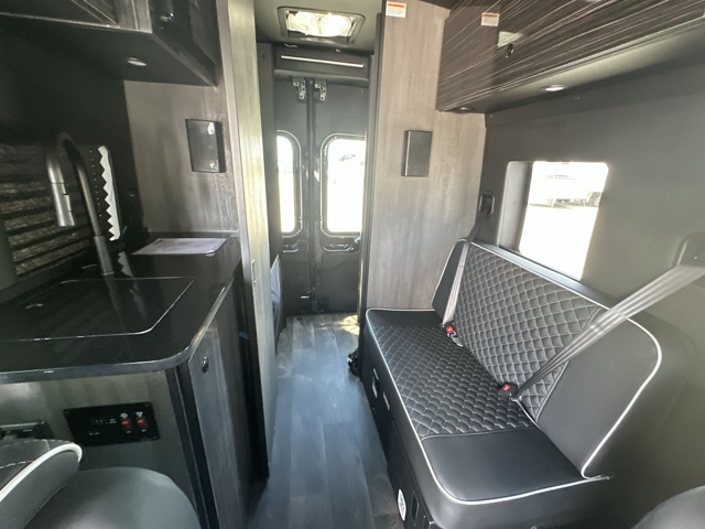 2027 Thor Freedom Mover PX10 Awd — photo 4 of 8