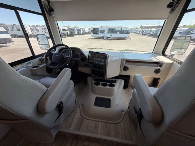 2027 Thor Freedom Traveler A29 — photo 3 of 8