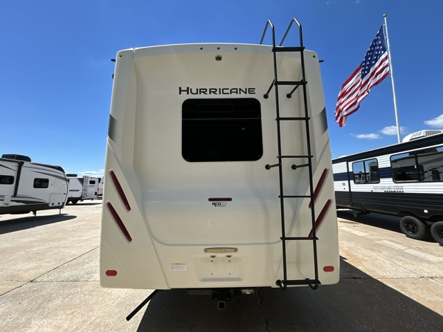2020 Thor Hurricane 34J — photo 8 of 8