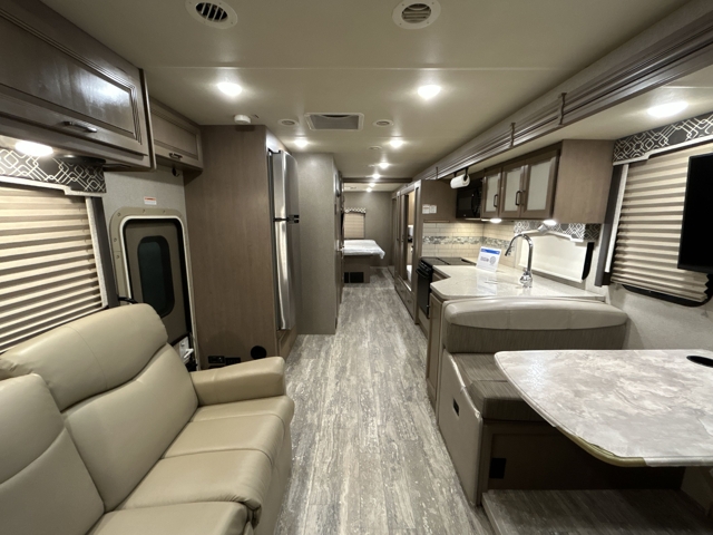 2020 Thor Hurricane 34J — photo 3 of 8