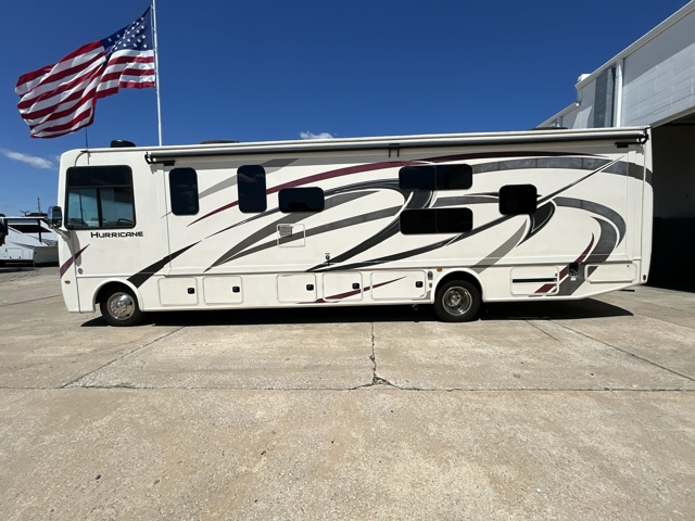 2020 Thor Hurricane 34J — photo 7 of 8