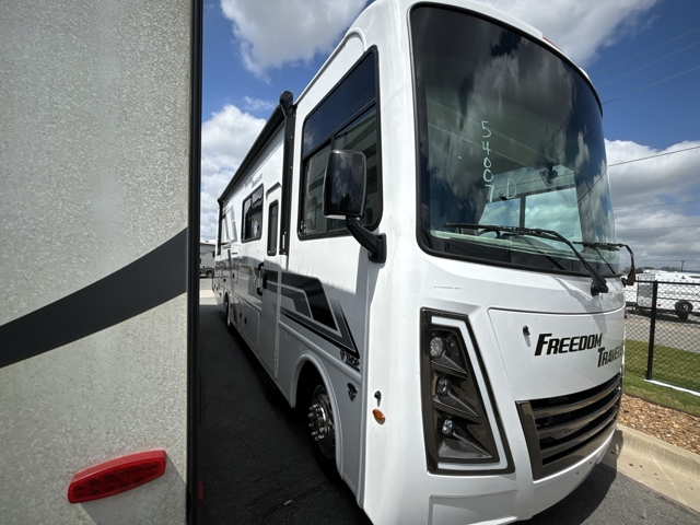 2027 Thor Freedom Traveler A29 — photo 6 of 8