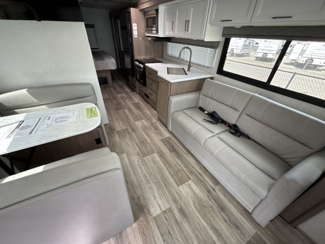 2027 Thor Freedom Traveler A29 — photo 3 of 8