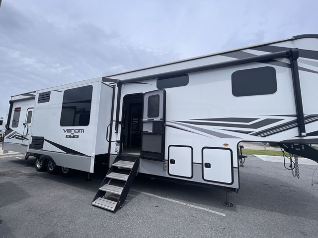 2023 K-Z RV Venom 4113TK — photo 5 of 8