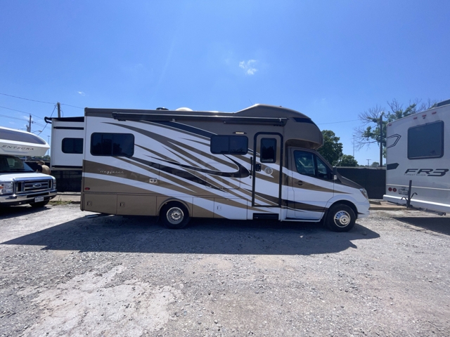 2018 Tiffin Wayfarer 24BW — photo 4 of 8