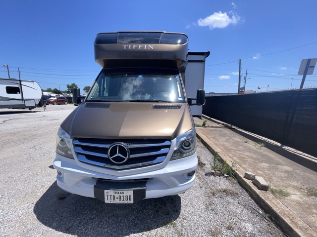 2018 Tiffin Wayfarer 24BW — photo 3 of 8