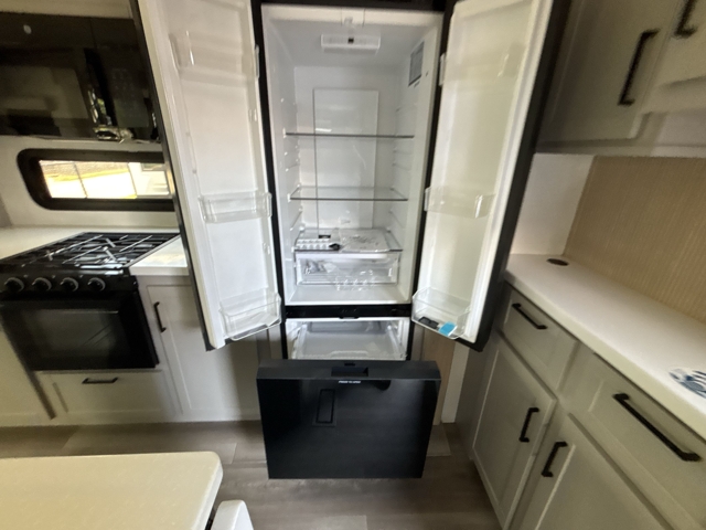 2027 K-Z RV Ridgeway 36MB — photo 8 of 8