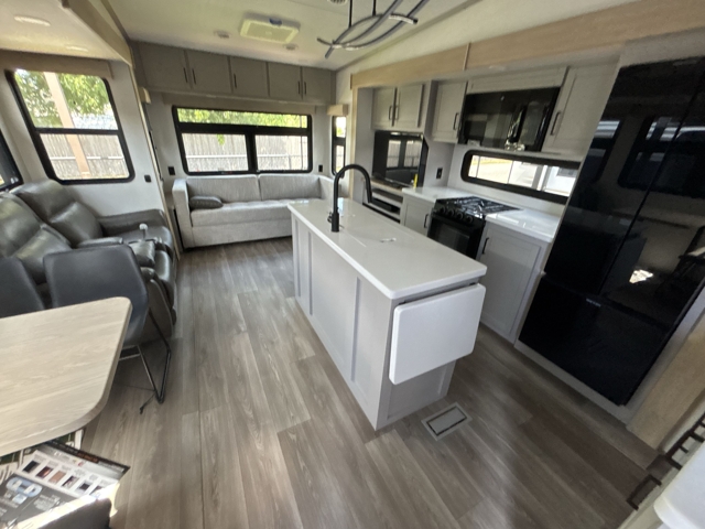 2027 K-Z RV Ridgeway 36MB — photo 2 of 8