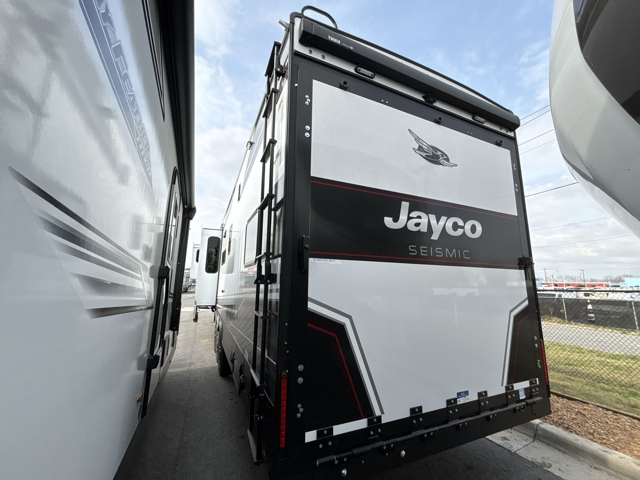2026 Jayco Seismic 399 — photo 8 of 8