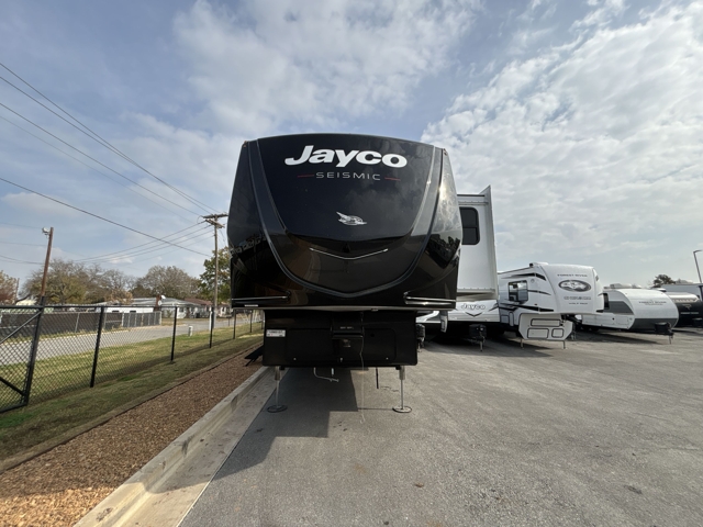 2026 Jayco Seismic 399 — photo 5 of 8
