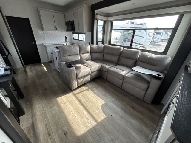 2026 Jayco Seismic 399 — photo 3 of 8