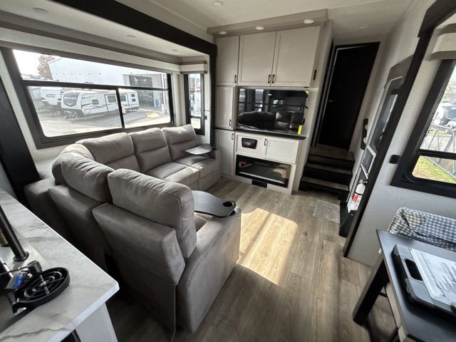 2026 Jayco Seismic 399 — photo 4 of 8