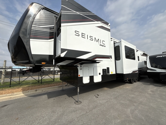 2026 Jayco Seismic 399 — photo 7 of 8