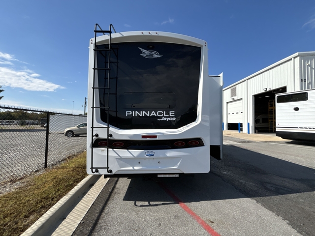 2026 Jayco Pinnacle 38FBRK — photo 8 of 8