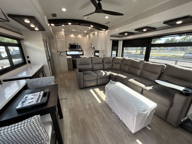 2026 Jayco Pinnacle 38FBRK — photo 3 of 8