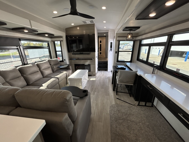 2026 Jayco Pinnacle 38FBRK — photo 4 of 8