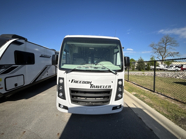 2026 Thor Freedom Traveler A28 — photo 5 of 8