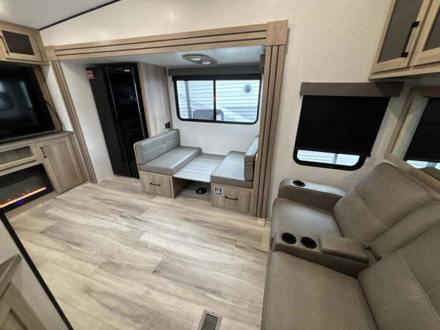 2026 Keystone Coleman Legacy 2400REX — photo 3 of 8