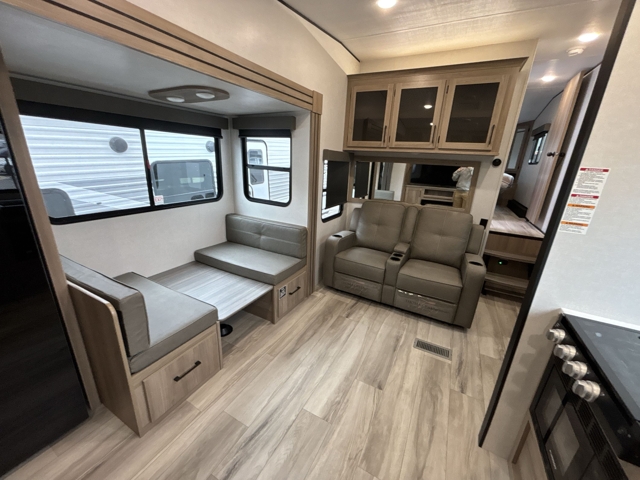 2026 Keystone Coleman Legacy 2400REX — photo 4 of 8