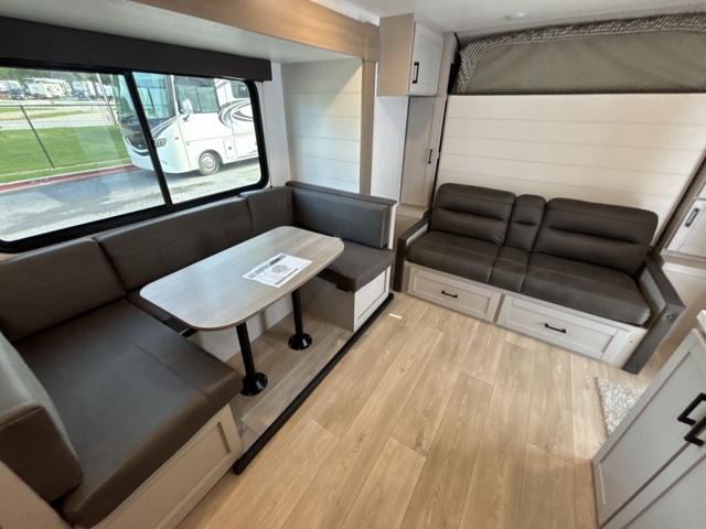2027 Jayco Jay Flight 197MB — photo 4 of 8